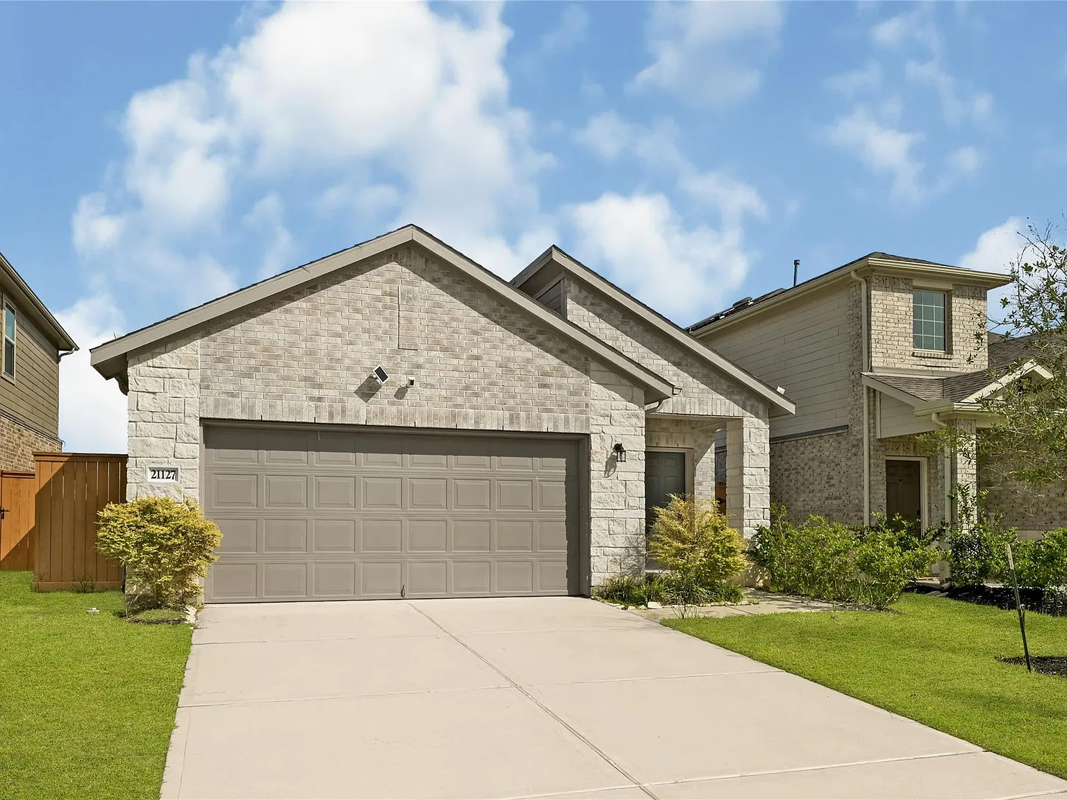 4 bed, 2.0 bath, 1802 sqft, $2,390 — Photo 2
