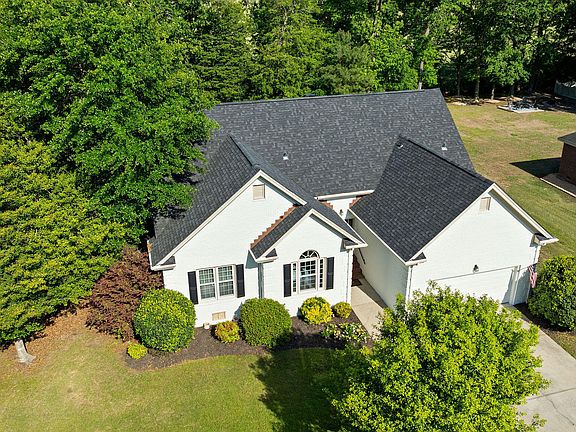 2nd image of 210 Creekside Drive