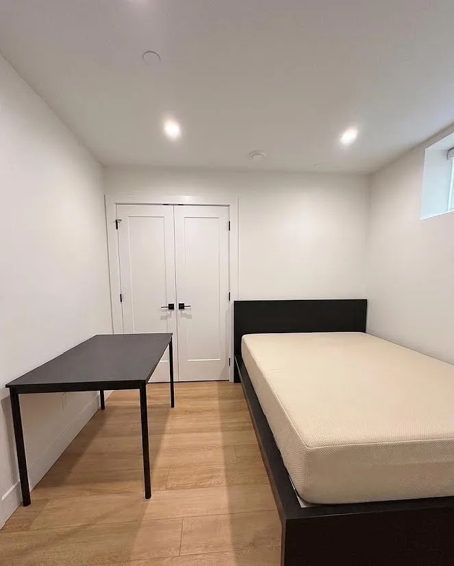 4 bed, $1,100 — Photo 1