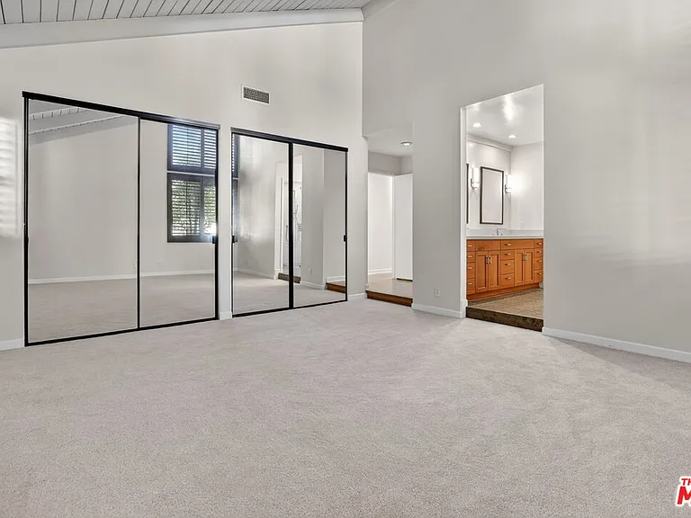 1331 Avenida De Cortez — Photo 25