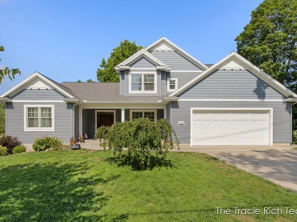 269 N Main St, Rockford, MI 49341