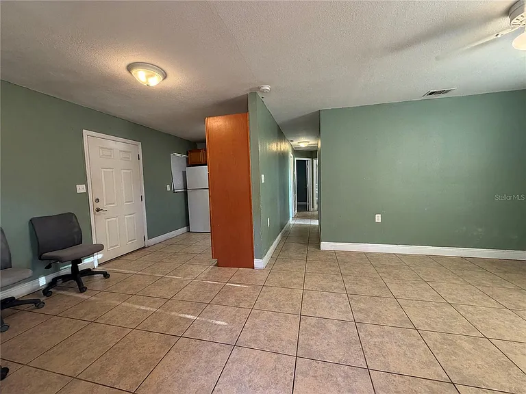 1205 Avenue I — Photo 3