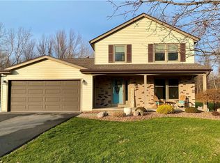 498 Crosby Ln, Rochester, NY 14612