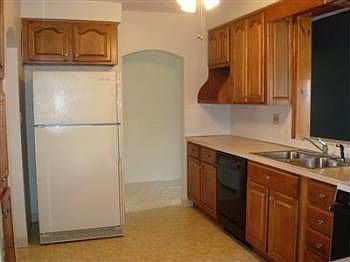 4th image of 21161 Stratford Ave