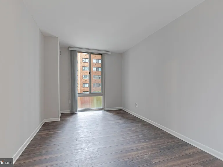 950 25th St NW #327N — Photo 13