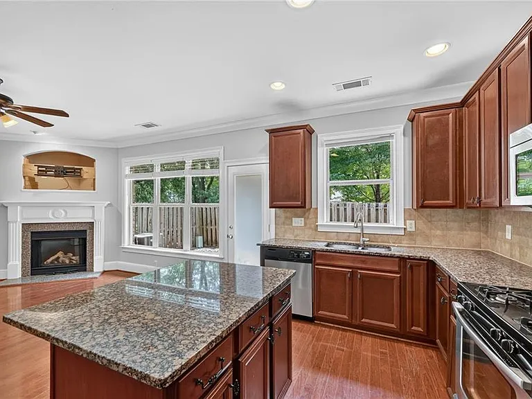 3526 Pecos Ln — Photo 6