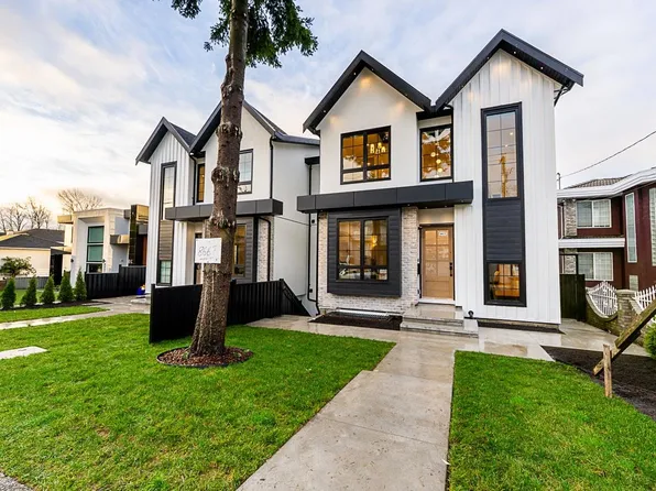 8667 Armstrong Ave #2, Burnaby, BC V3N 2H4