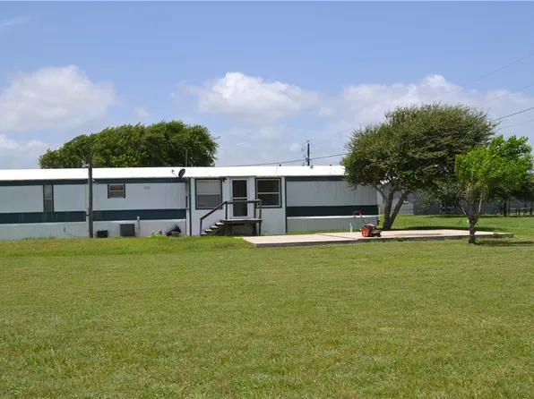 98 Catfish Dr, Palacios, TX 77465
