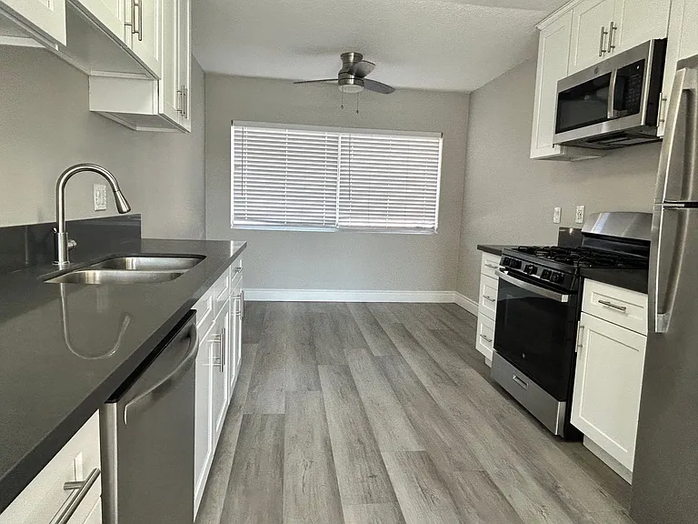Palm View Apartments in Azusa — Photo 42