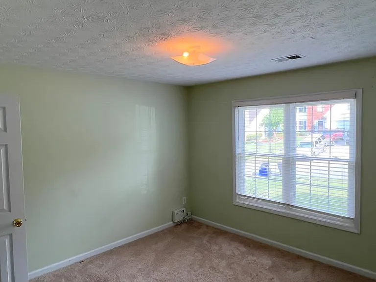 920 Grace Dr — Photo 10