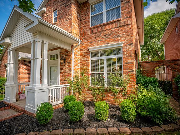 4th image of 729 Founders Park Dr E