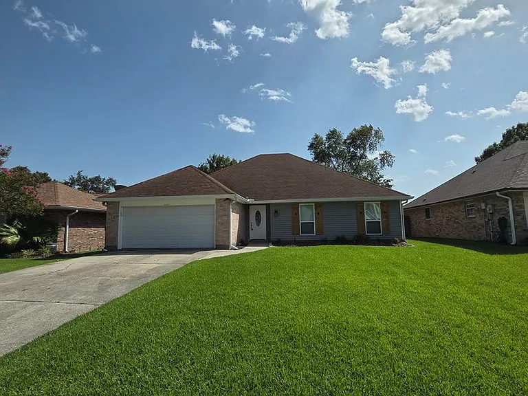 117 Moonraker Dr — Photo 3