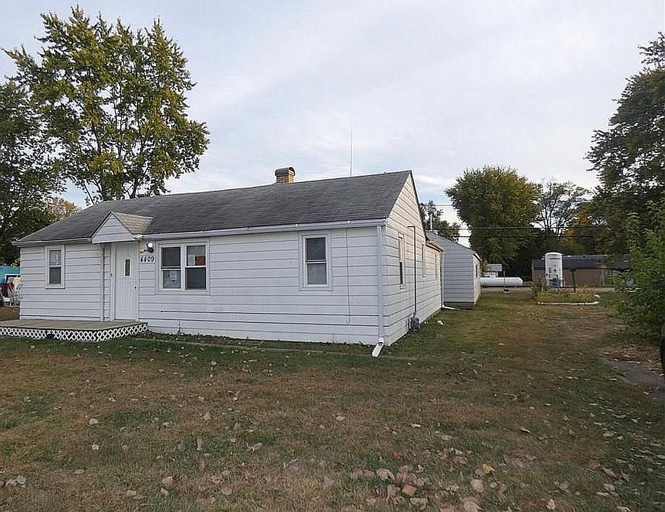 Detached garage behind home!