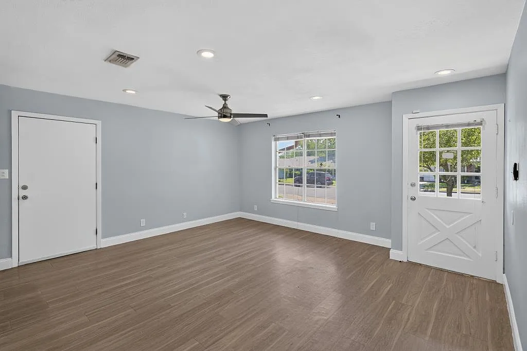 4 bed, 2.0 bath, 1518 sqft, $2,400 — Photo 4