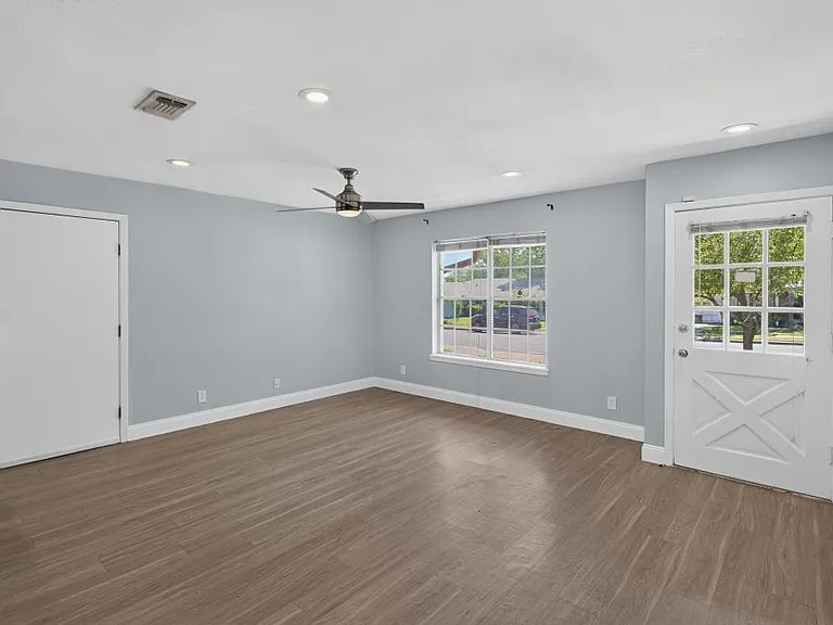 8602 Colonial Dr — Photo 4