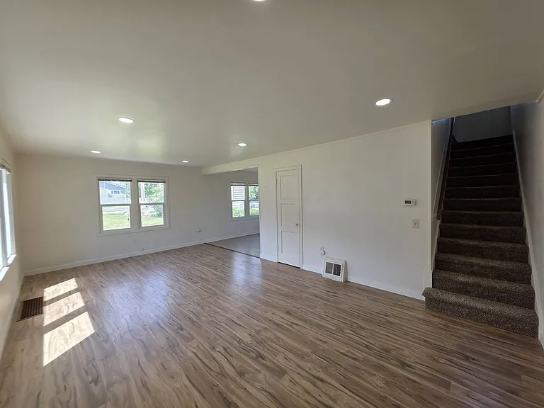 1206 Putnam St — Photo 3