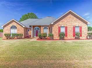 57 Sundown Dr, Deatsville, AL 36022