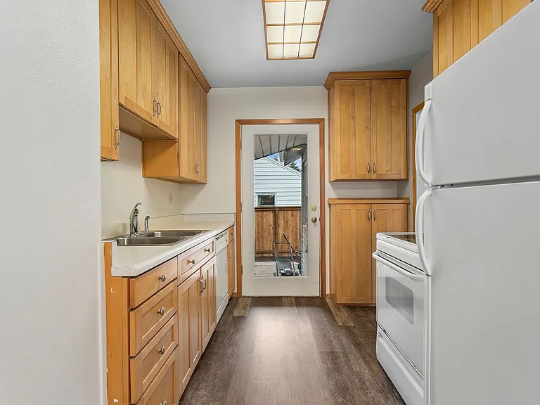 927 N Watts St — Photo 11