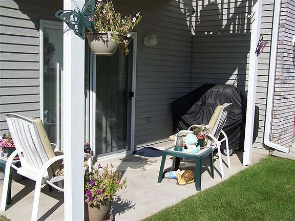 GRILLS AND FLOWERS WELCOME