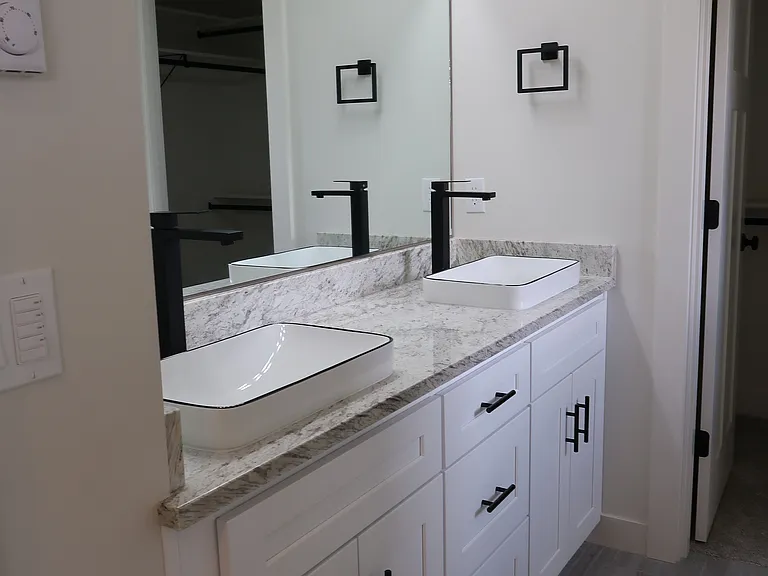 Seven Oaks Luxury Duplexes — Photo 52