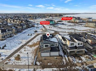 390 NE South Shore Dr, Chestermere, AB T1X0B4