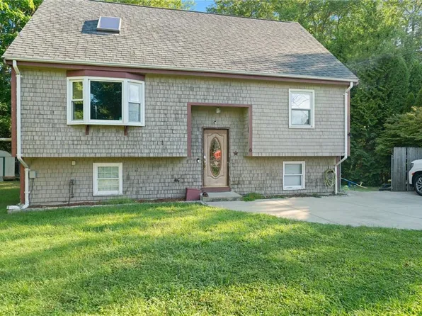 6 Jill Ct, Riverside, RI 02915