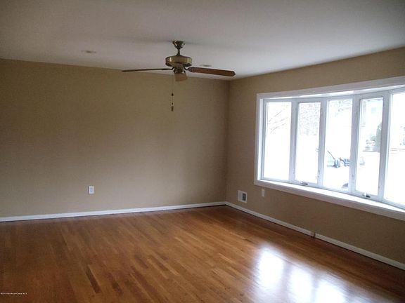 3rd image of 1401 2nd Ave
