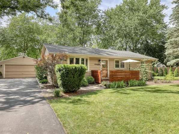 W346N5769 Lake DRIVE, Oconomowoc, WI 53066