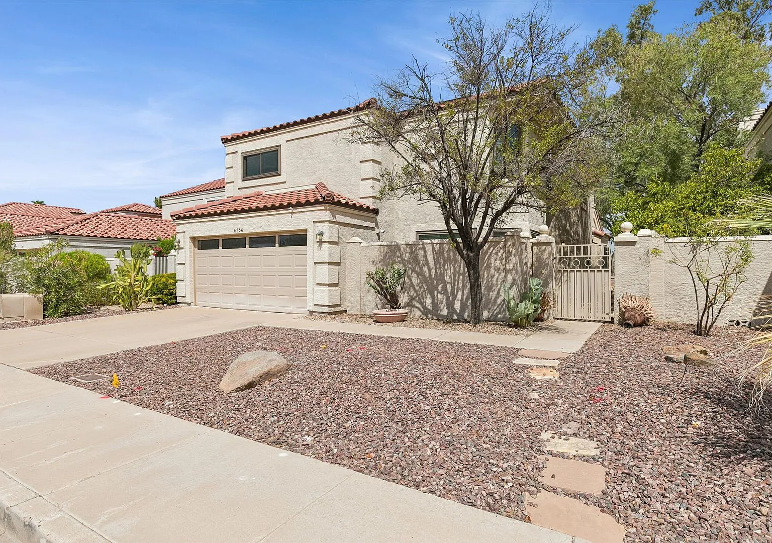 Highly sought after golf course lot in Arrowhead Ranch, you will not be disappointed in the beaut... — Photo 3