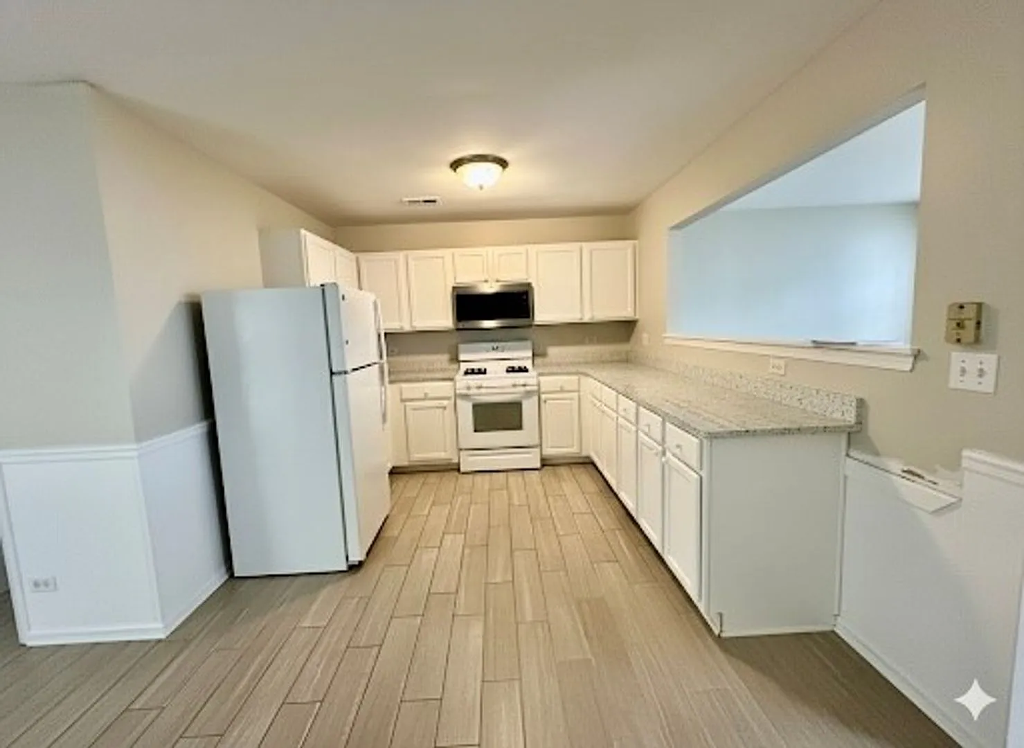 Beautiful 3 bedroom 1.1 Bathroom home — Photo 4