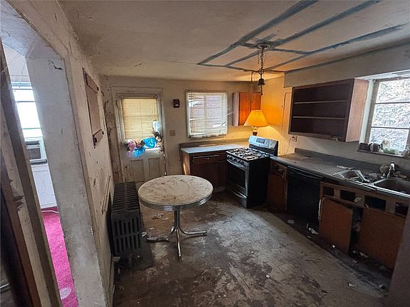 5th image of 1626 Painters Run Rd