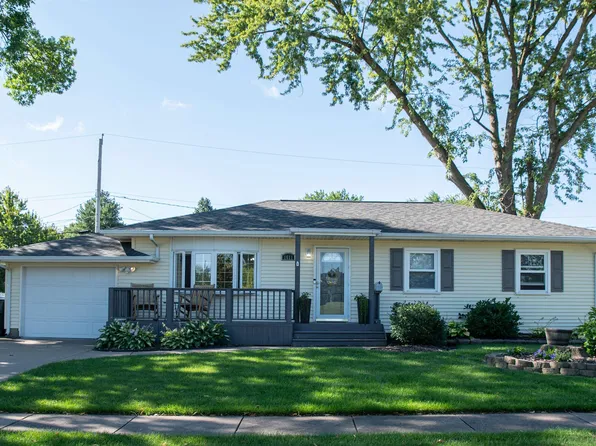 1611 W Garfield St, Davenport, IA 52804