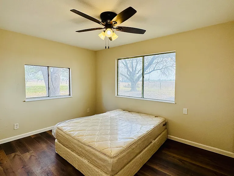 1185 FM 1540 — Photo 11