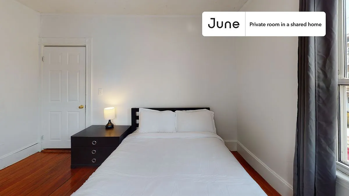 Queen bedroom in 6 bed/2 bath home in Allston #539 C — Photo 4