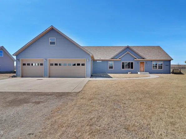 5463 Mathew Ave, Williston, ND 58801