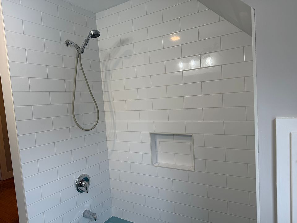 1st image of 221 Hill St