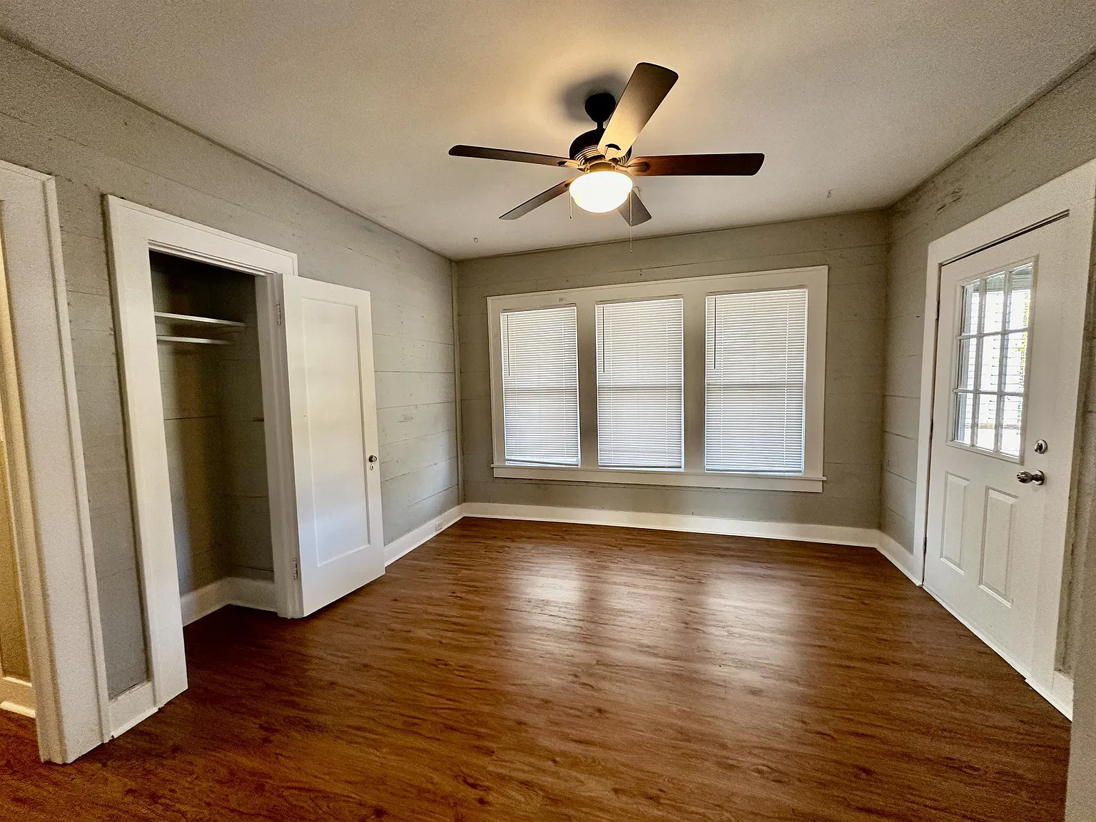 512 Herring Avenue - House — Photo 3