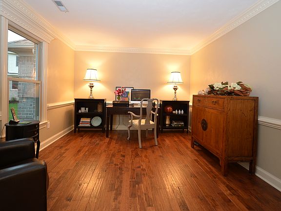 4th image of 202 White Dogwood Drive