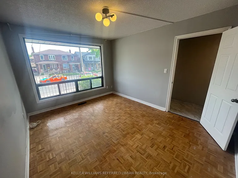 222 Mortimer Ave #MAIN — Photo 6