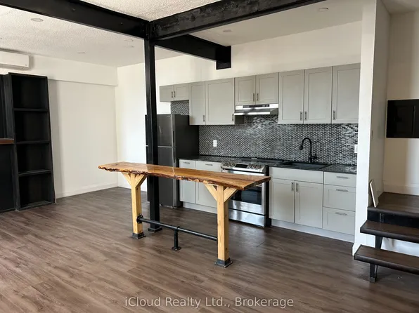 7 Foundry St #12, Hamilton, ON L9H 2V6
