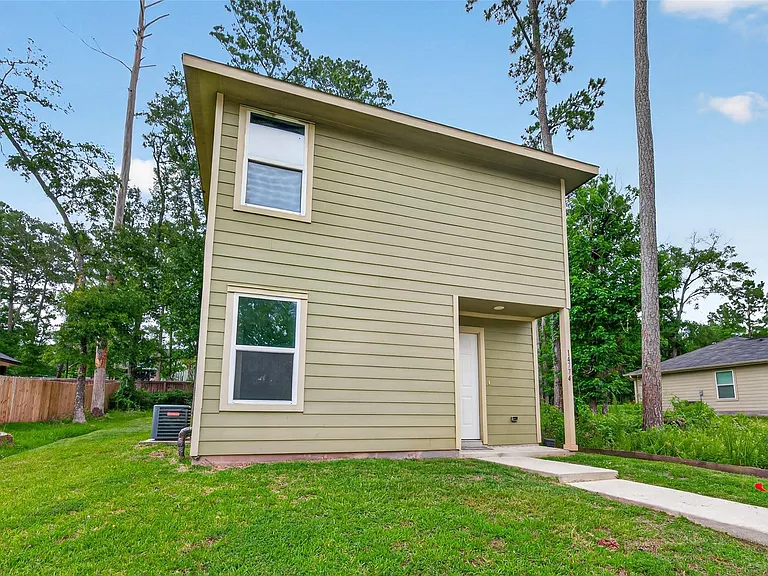 14774 Bowie Ln — Photo 3