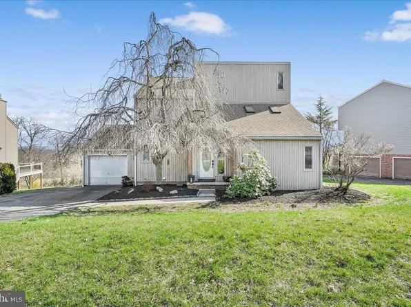 205 Pembroke Dr, Shillington, PA 19607