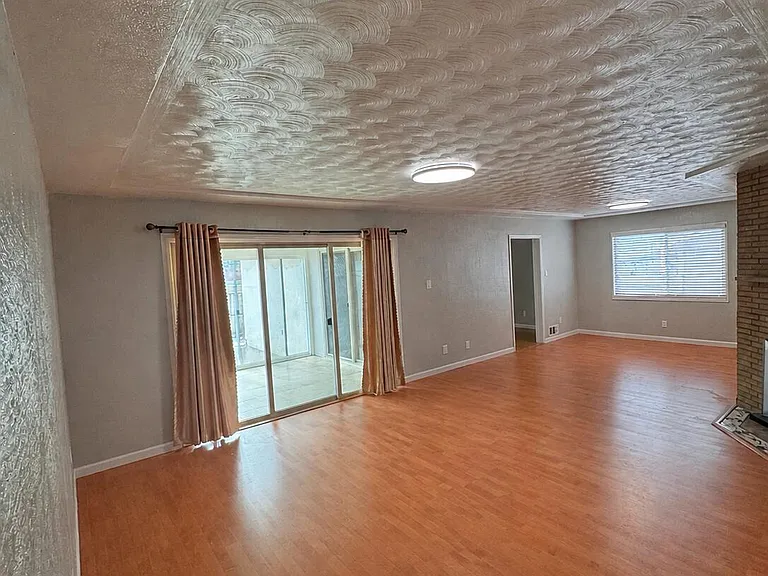 1205 Valencia Dr NE — Photo 7