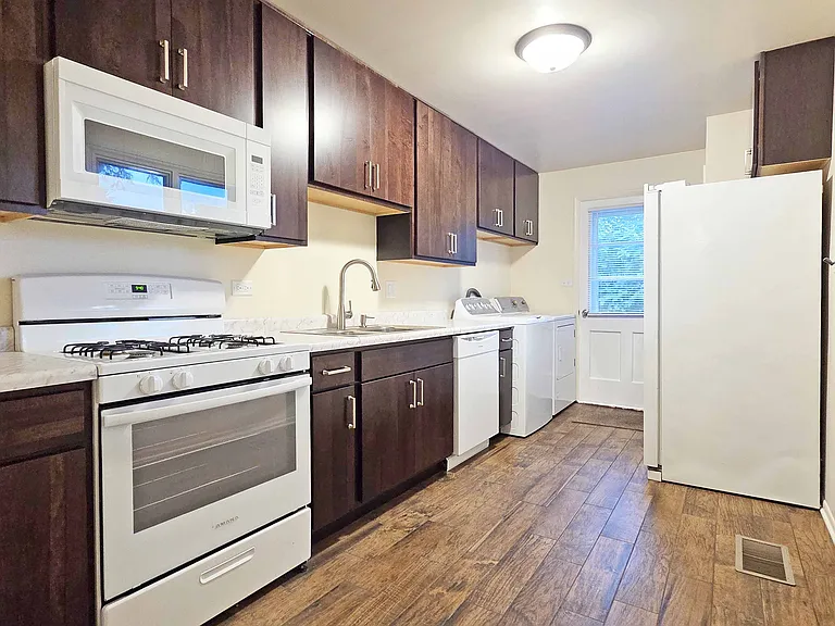 193 E Dennis Rd — Photo 3