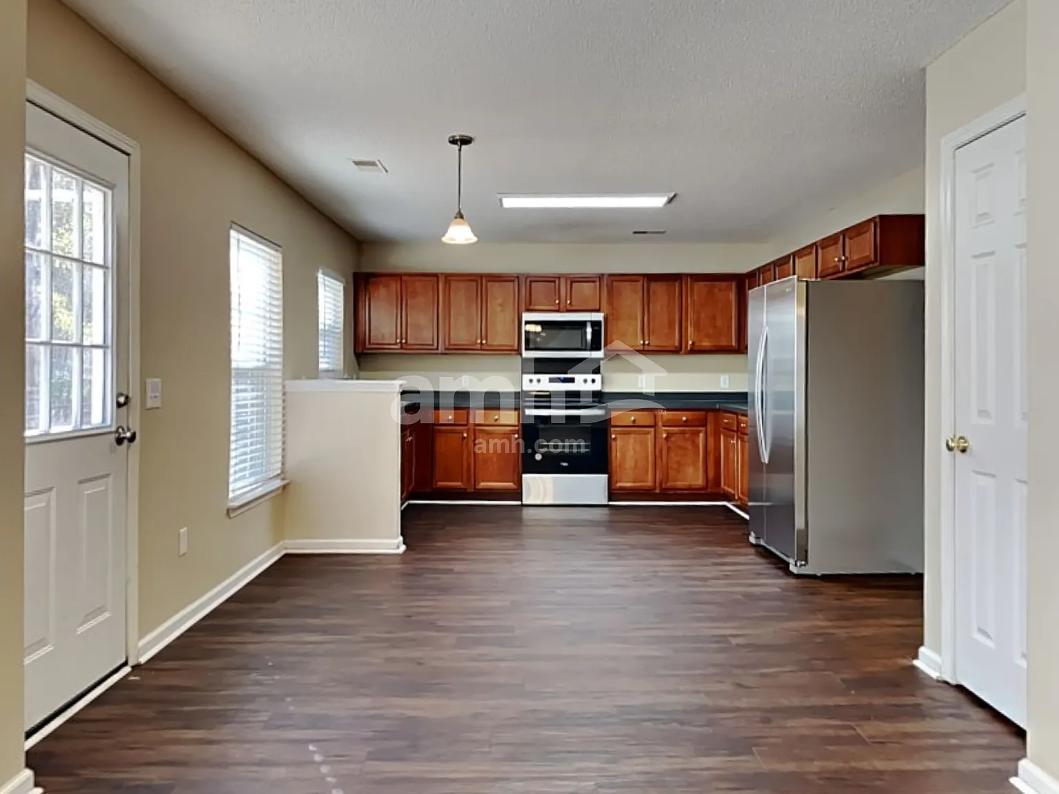 4 bed, 2.5 bath, 2358 sqft, $2,690 — Photo 4