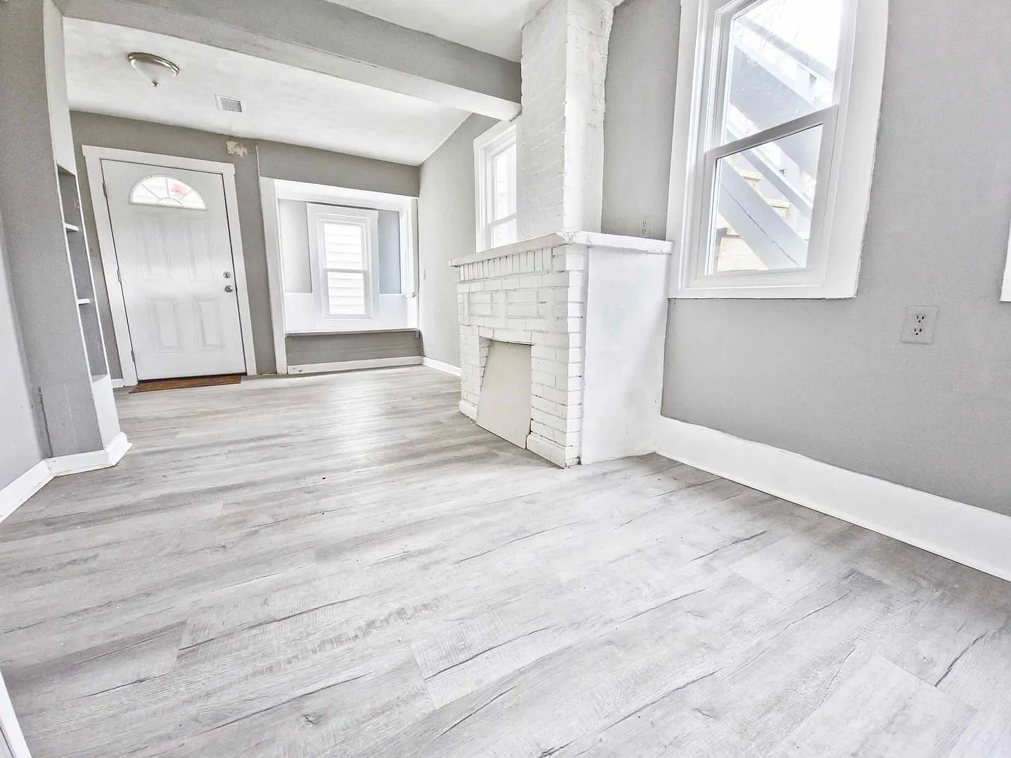 1051 Barret Ave — Photo 3