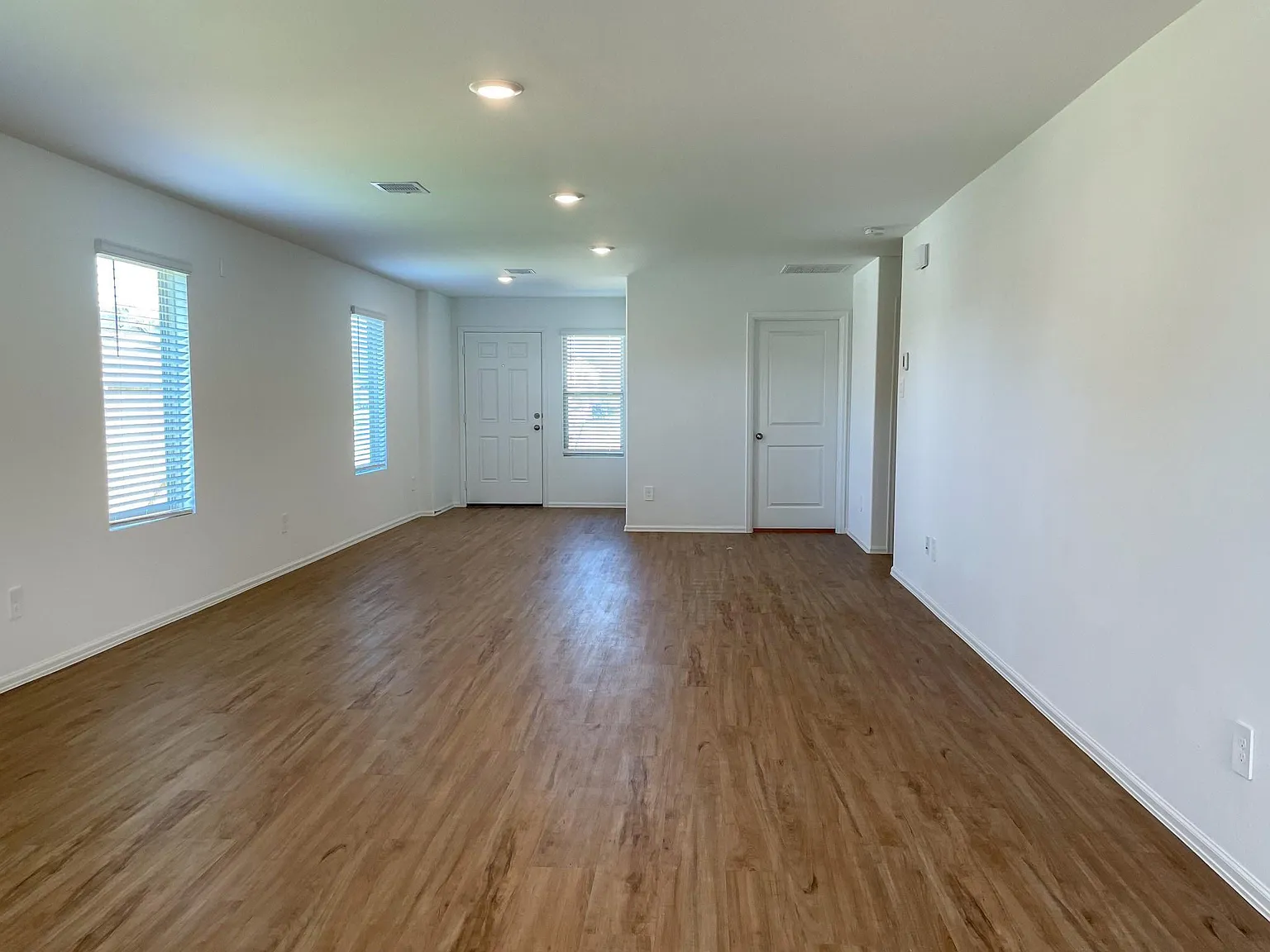 3 bed, 2.0 bath, 1470 sqft, $1,845 — Photo 4