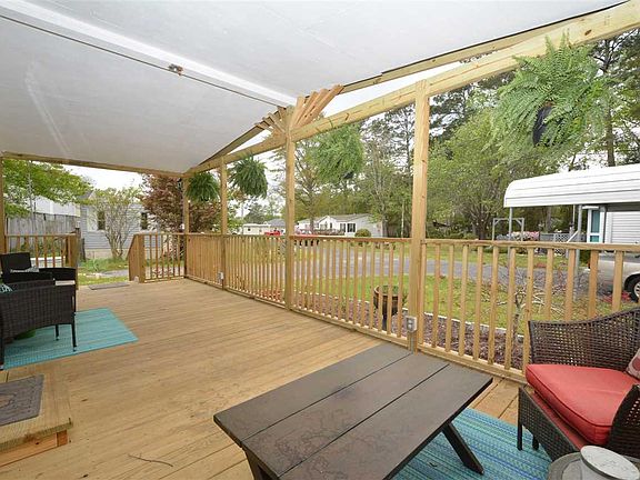 3rd image of 574 Woodland Dr