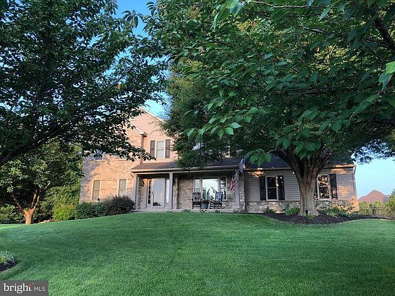 3rd image of 75 Riding Silks Ln