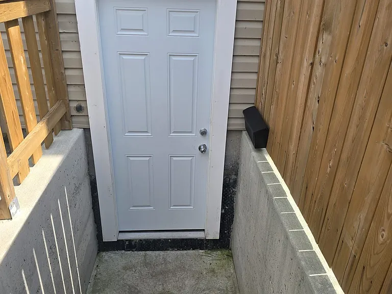 208 English Ln — Photo 3